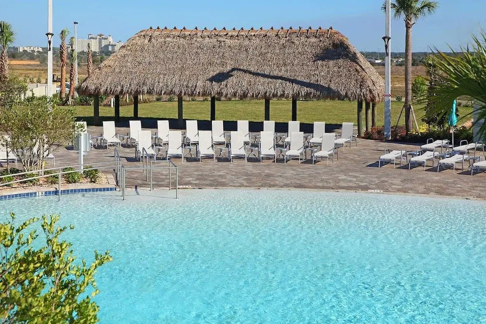 Luxurious, Grand Home, Themed Bedrooms and Large Pool Area #8cg099