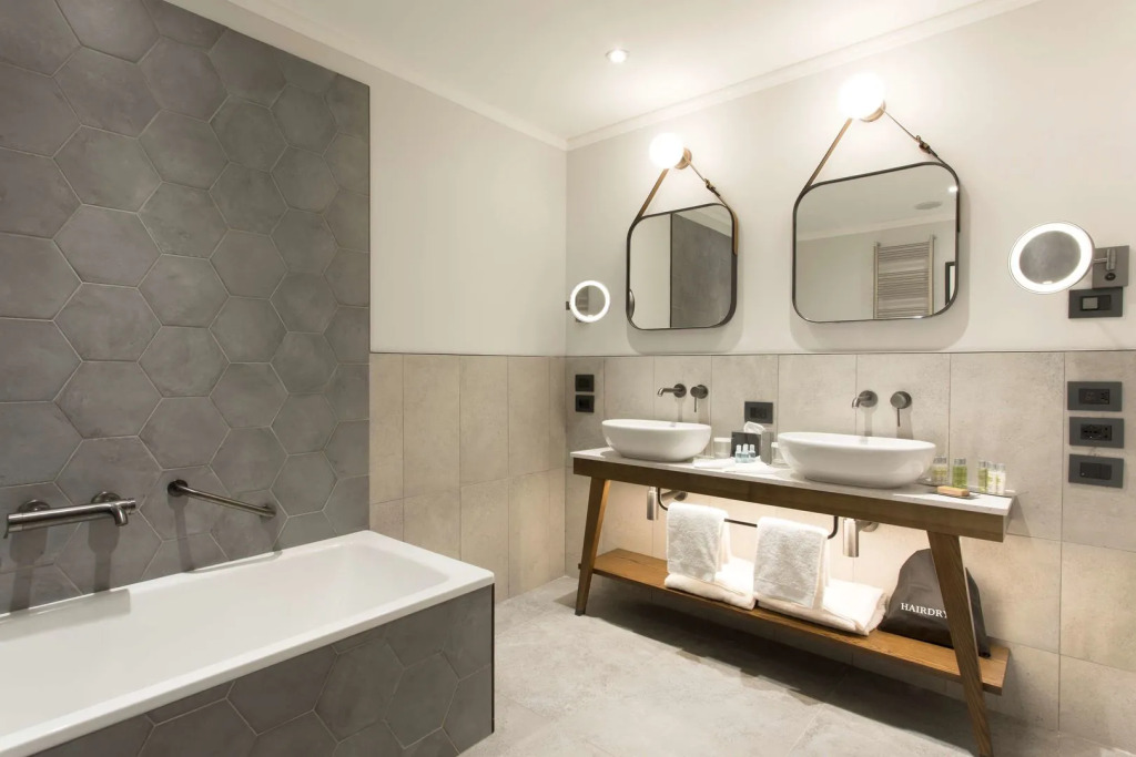 Отель DoubleTree by Hilton Rome Monti