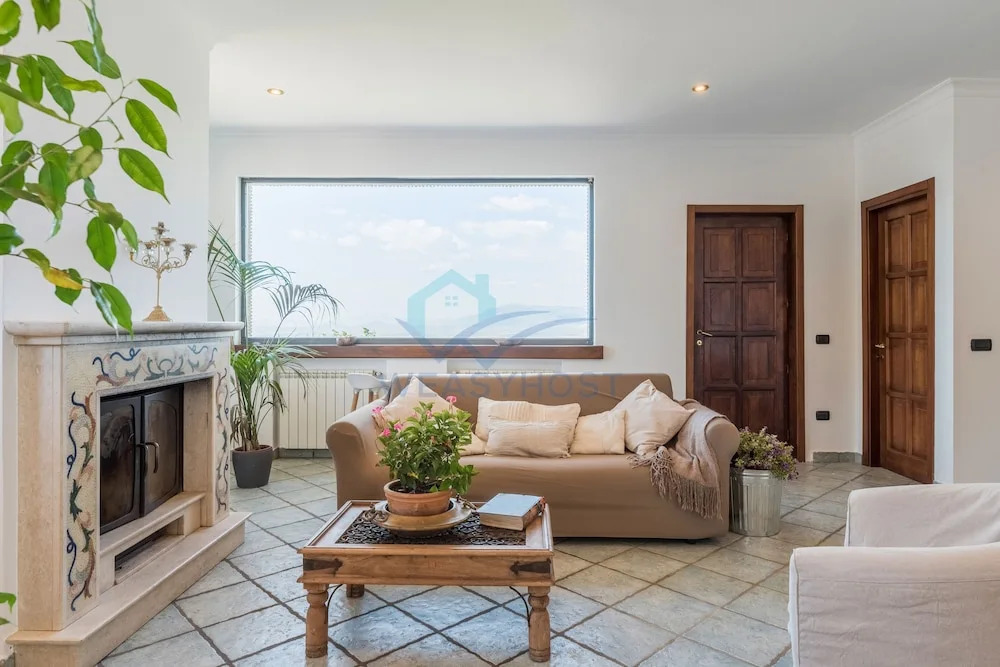 New Refined Villa Rayskaya In Monte Compatri