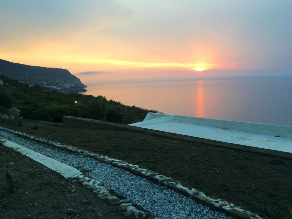 House with 2 Bedrooms in Malfa, with Wonderful Sea View, Enclosed Garden And Wifi