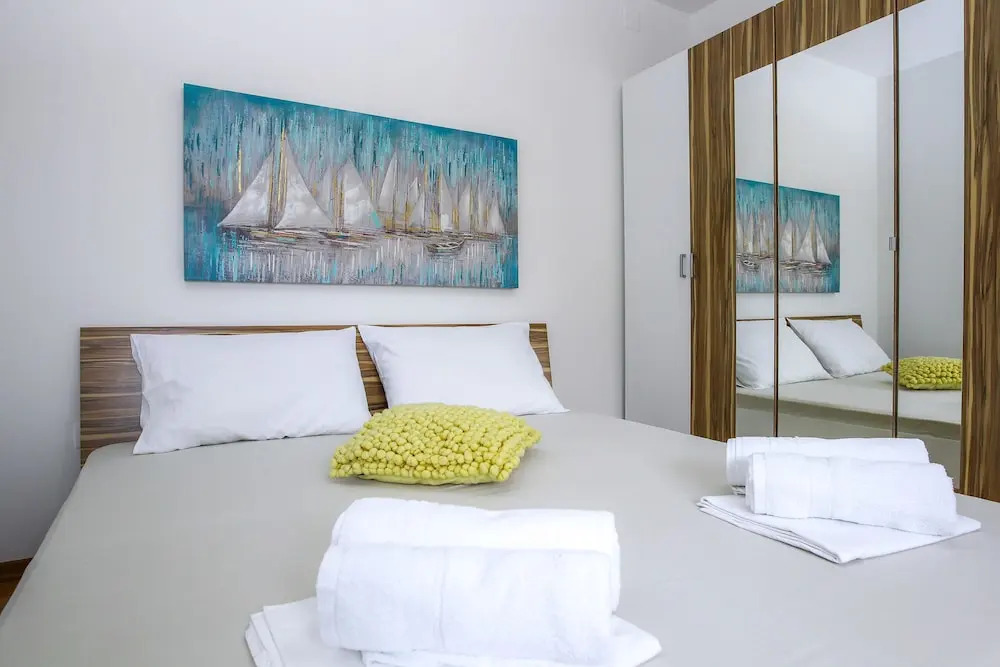 Summer Breeze Pool Apartments