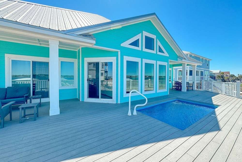 Beach House on the Bay With Private Dock