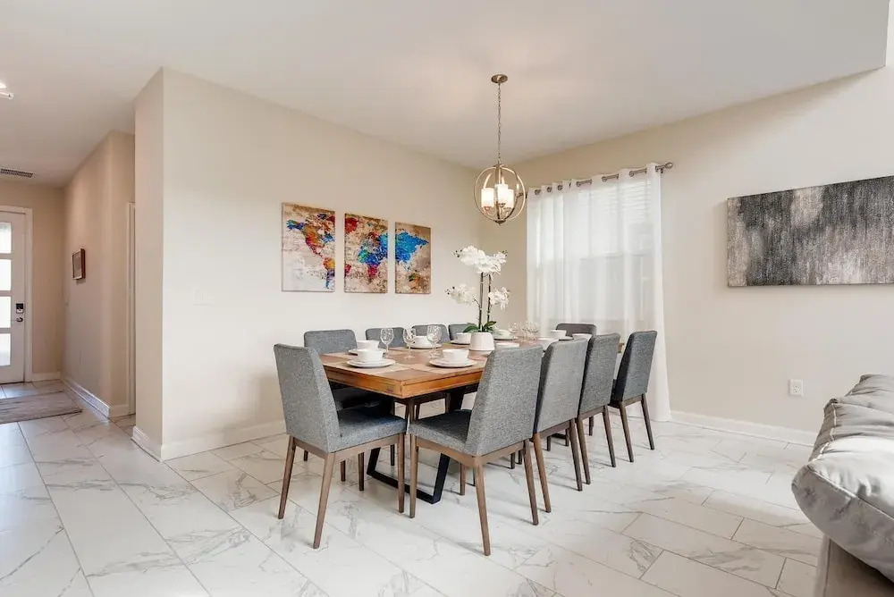 8992 CC - Exquisite 5 Bed Single Family