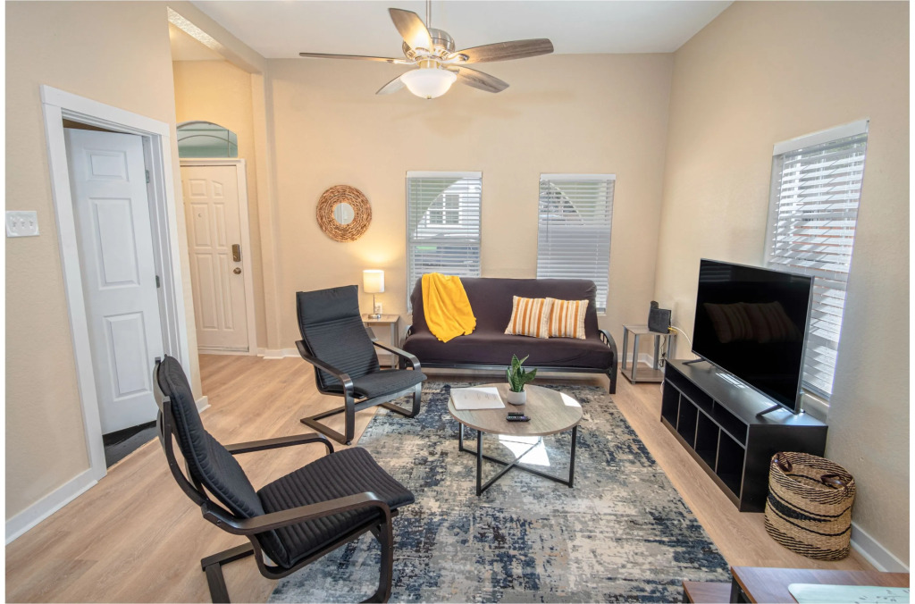 3 BR 1 BA Remodeled Home Near Downtown