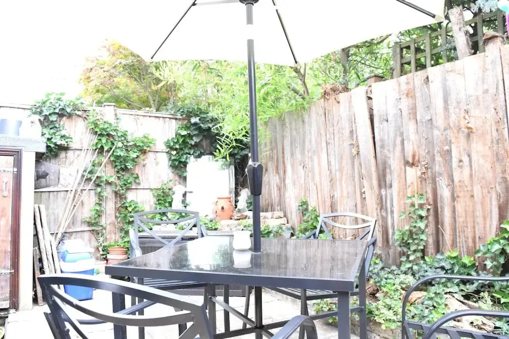Delightful 1 Bedroom Garden Flat, Near To River