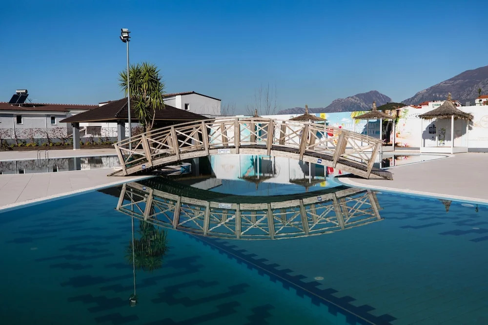 Chateau Linza Resort