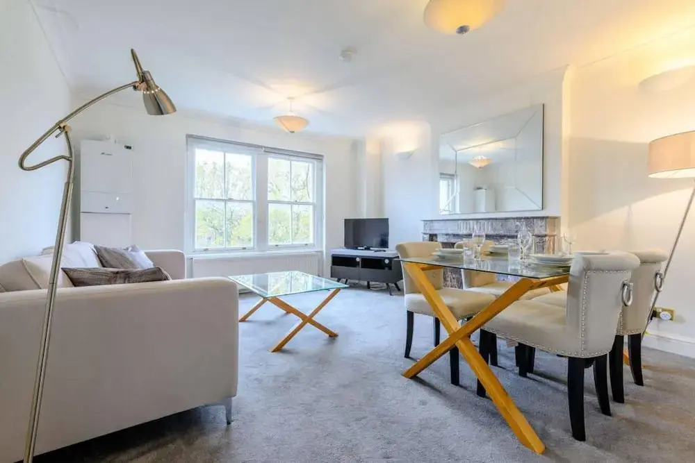 Spacious 2 Bedroom Flat in Kensington