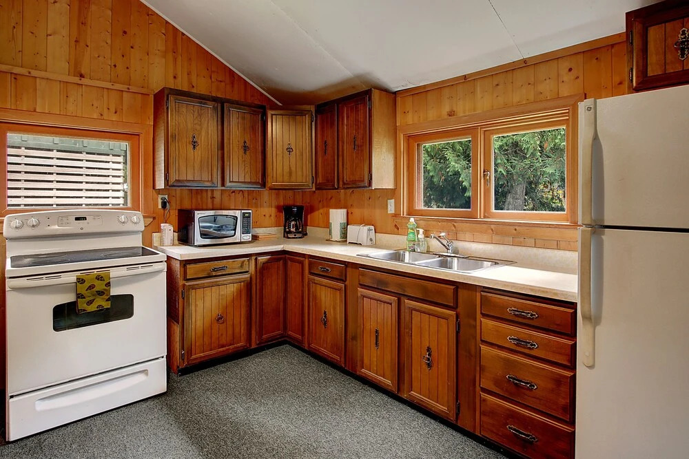 Riverside Ranch with Guest Cabin and Fireplace