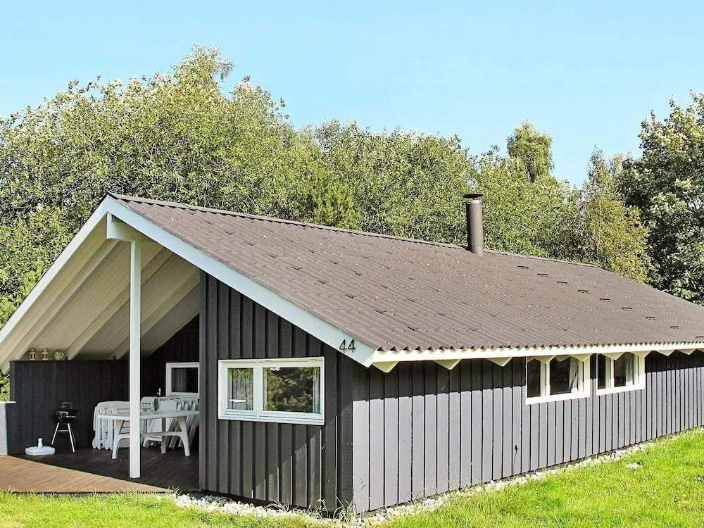 Pleasant Holiday Home in Væggerløse With Whirlpool