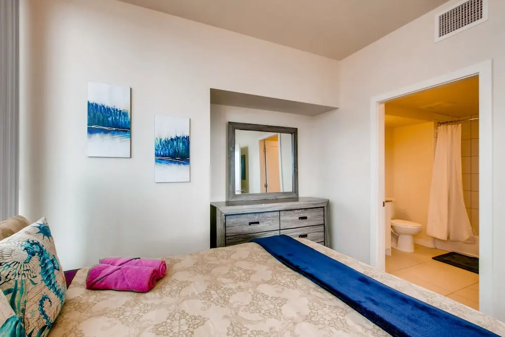 Walk to Everywhere Gaslamp 2 Br2 BA