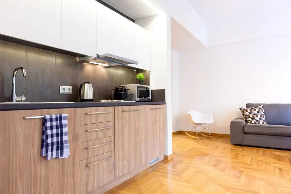 TONI'S Bright and Green Home in City Centre