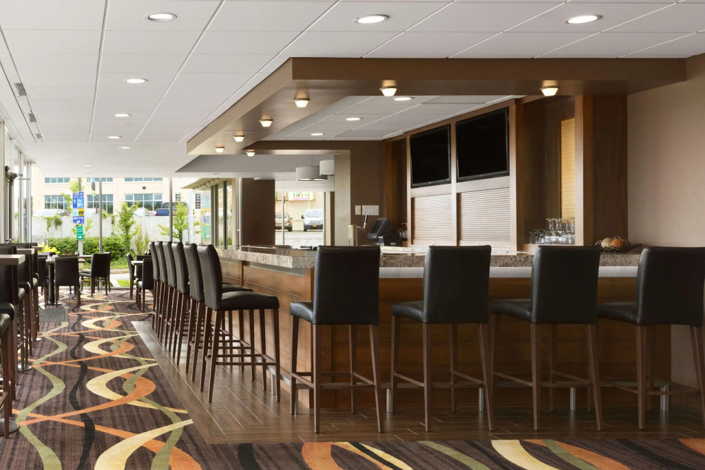 Travelodge by Wyndham Niagara Falls Fallsview