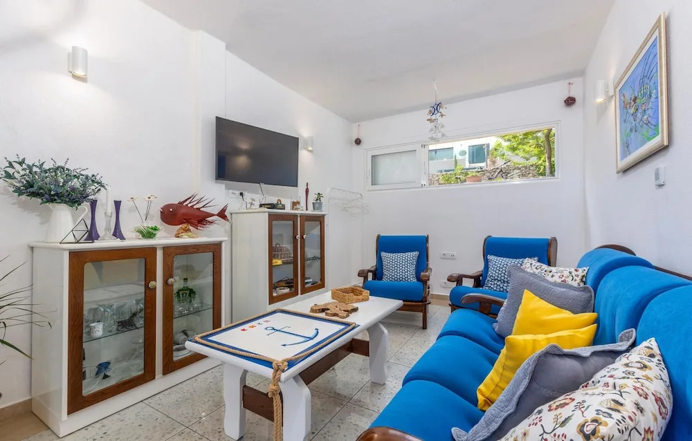 Amazing Home in Splitska With 3 Bedrooms, Wifi and Outdoor Swimming Pool
