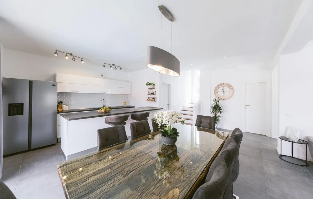 Cozy Home In Kastel Kambelovac