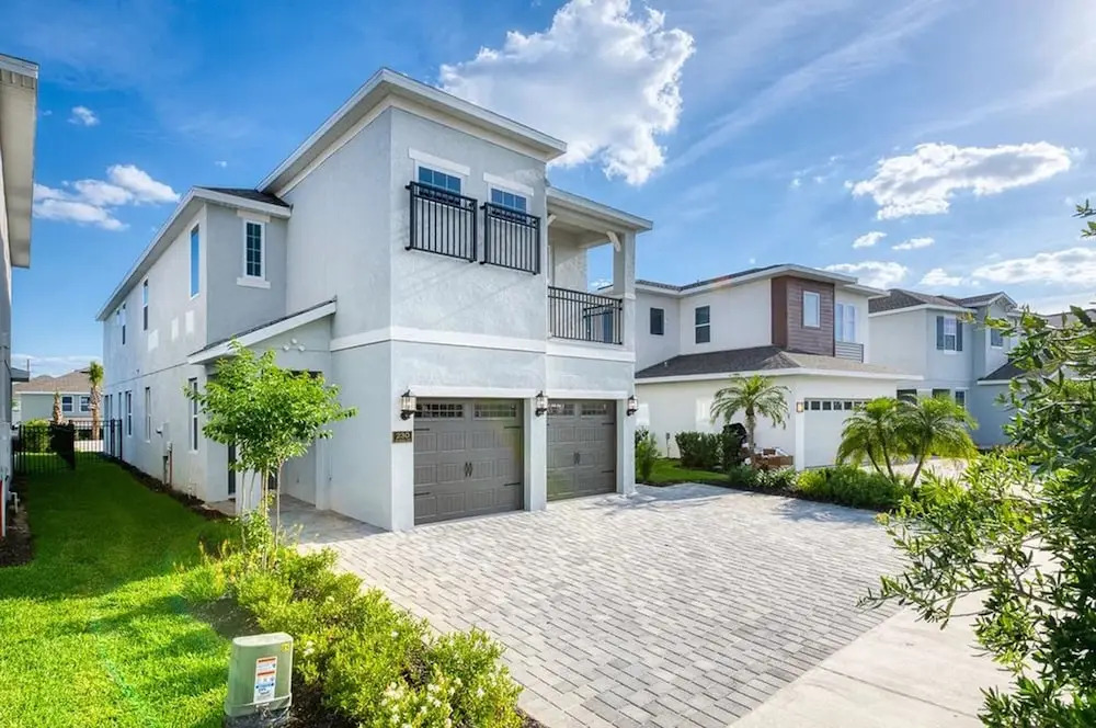 Spacious 9Bd near Disney with Pool - Family Dream