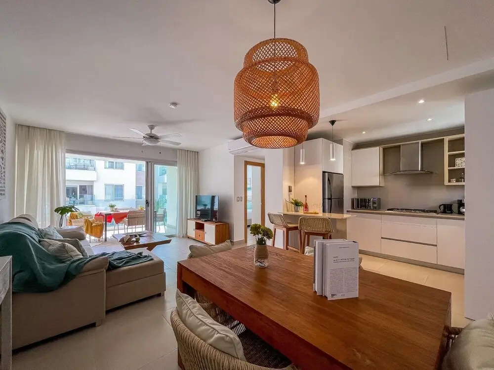 Luxury 2 bed Condo Just Steps From the Beach