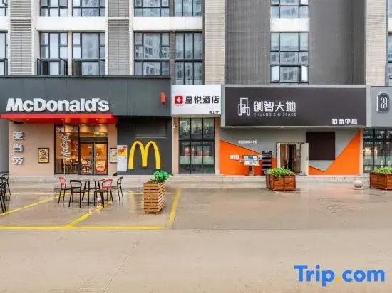 Weien E-Sports Hotel (Guangdong Technical Normal University Baiyun Campus)