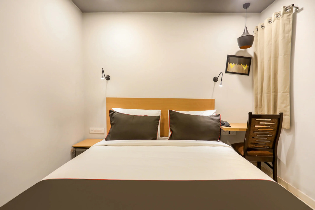 Super Collection O Le Noida Hotel Near Sector 76 Metro Station