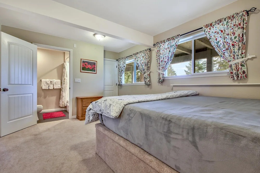 MV3: Lake View Ski Bear Lodge