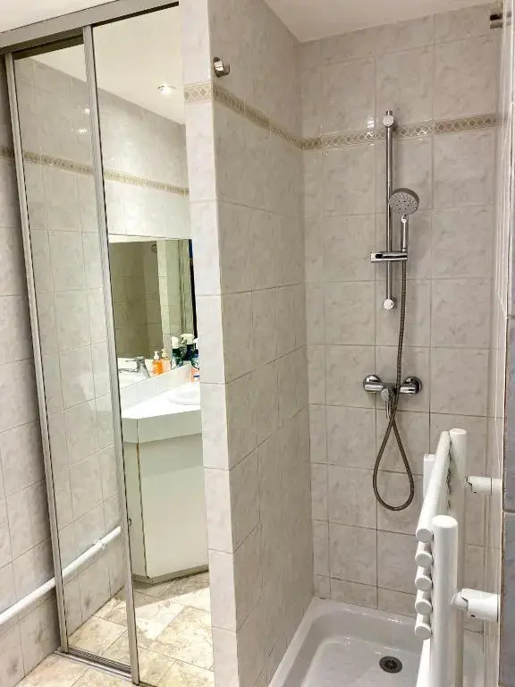 Studio with Terrasse, 5min walking to the Croisette and Beach Cannes