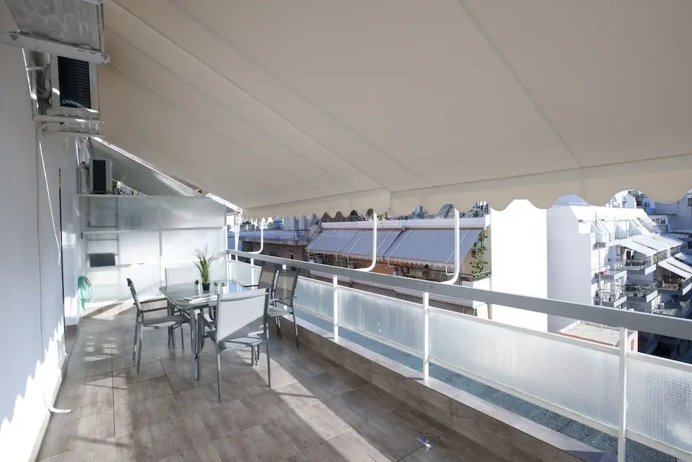 Kolonos - A Renovated Apartment