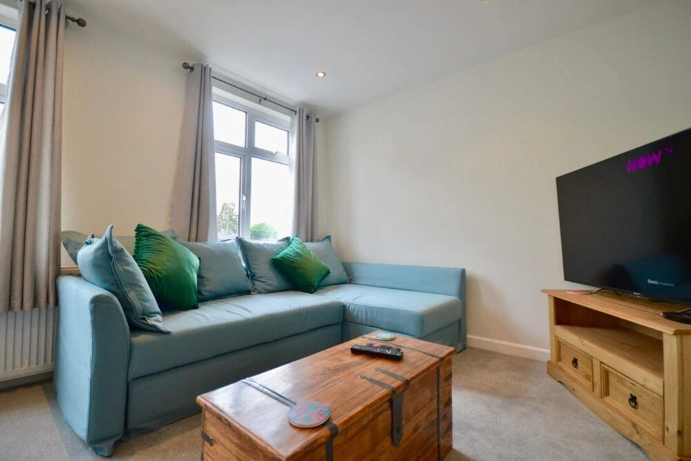 Lovely Modern Flat with Parking Near Airbus, Uwe, MOD