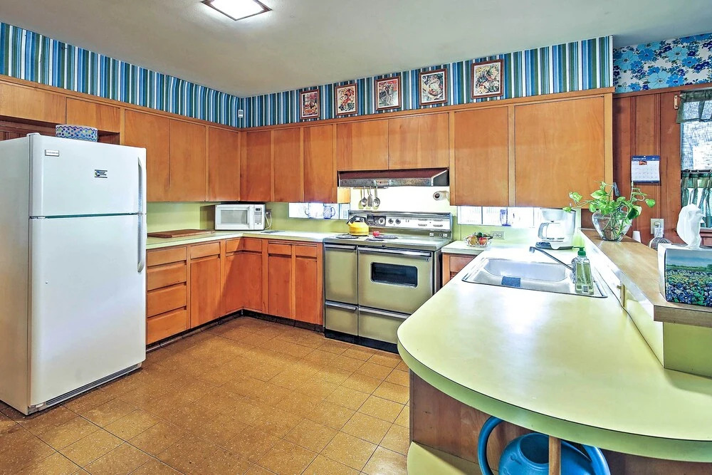 Mid-century Hideaway: Spacious Brownsville Home!