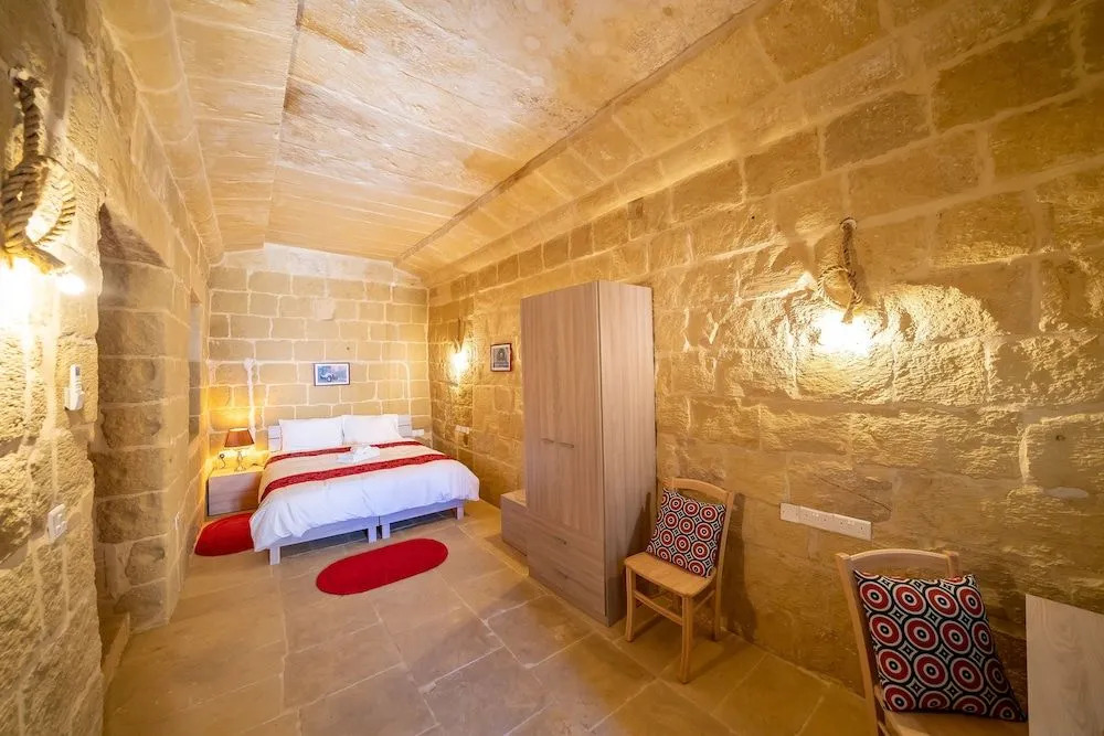 Ta' Pinu B&B