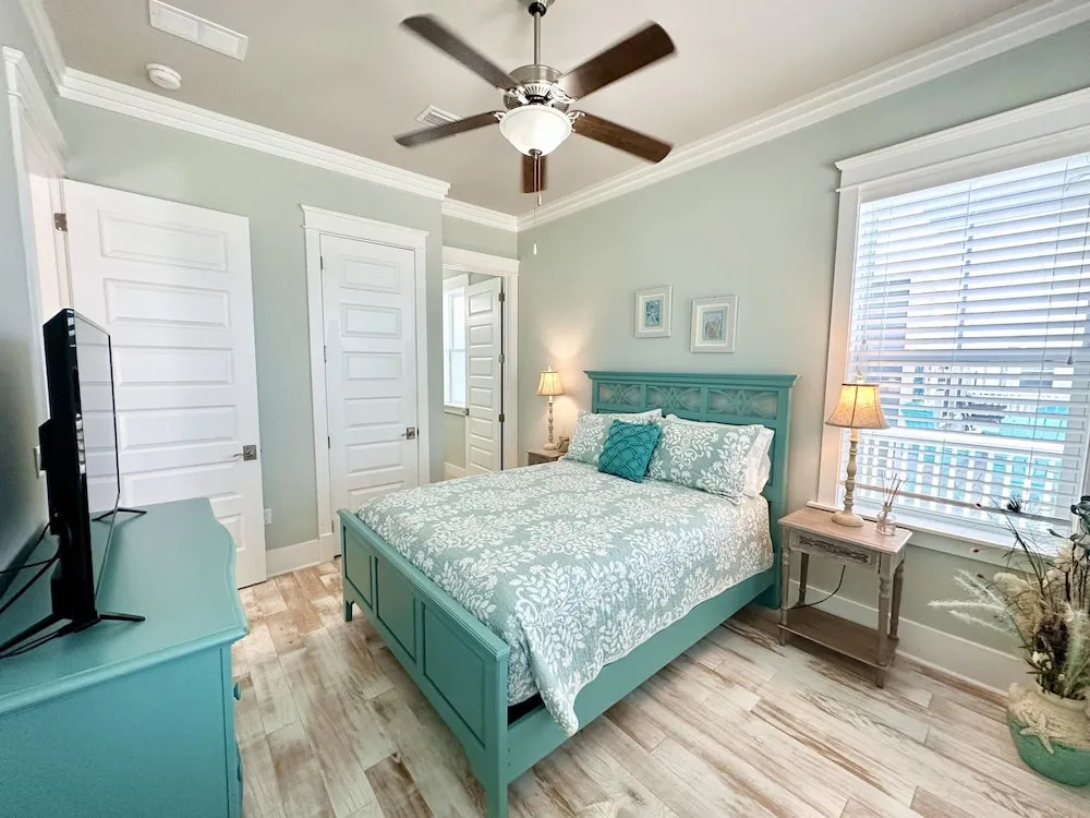 Casa Bella 5 Bedroom Home by RedAwning