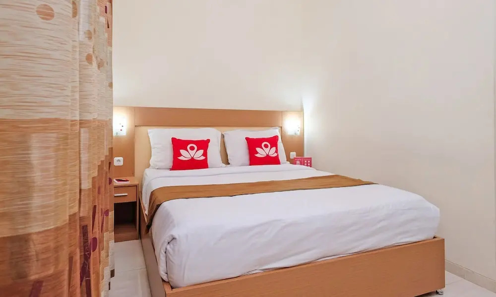 ZEN Rooms near Stasiun Kota Baru