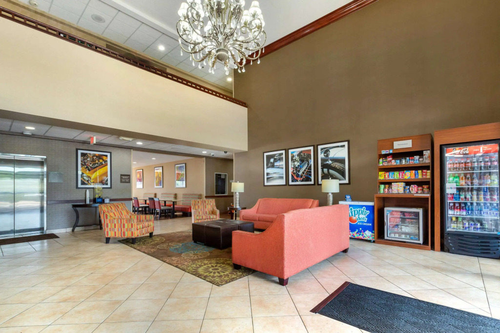 Holiday Inn Express & Suites Southfield - Detroit