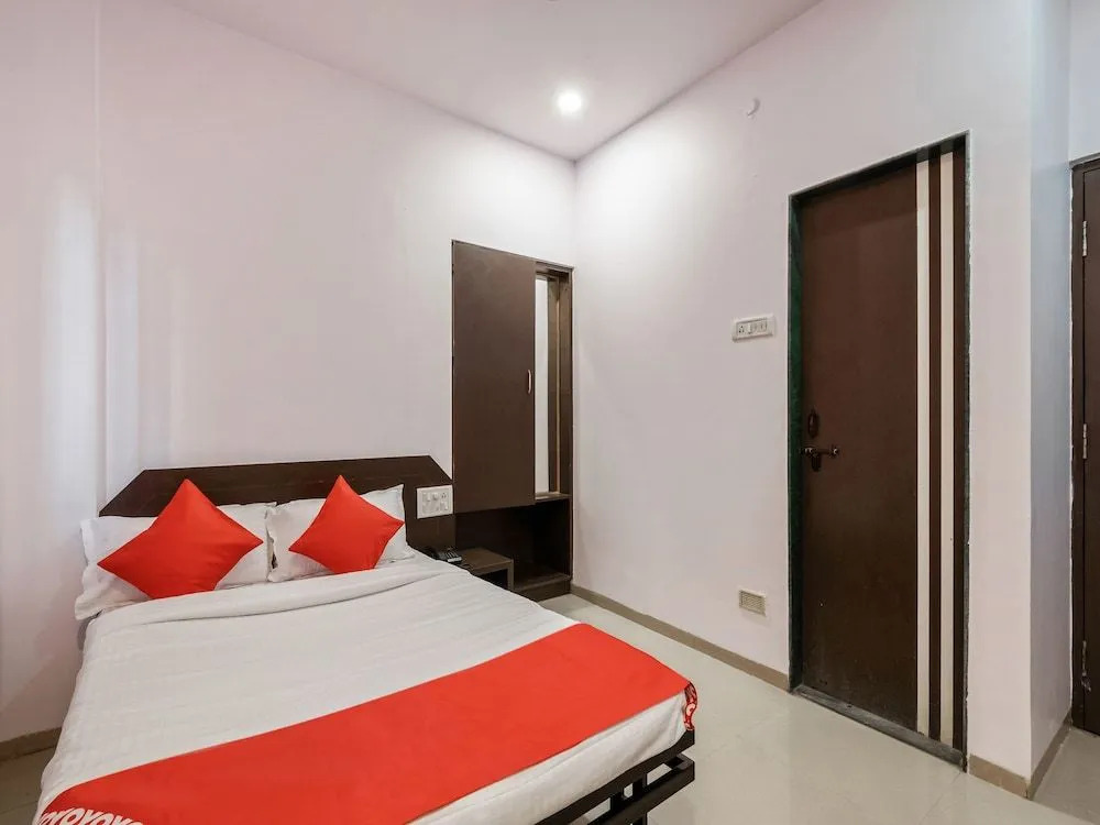 OYO 24115 Flagship Hotel Rajwada