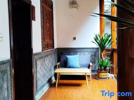 Wutongshu·Lush Mountain Retreat Timber Nook (Dali Ancient City Branch)