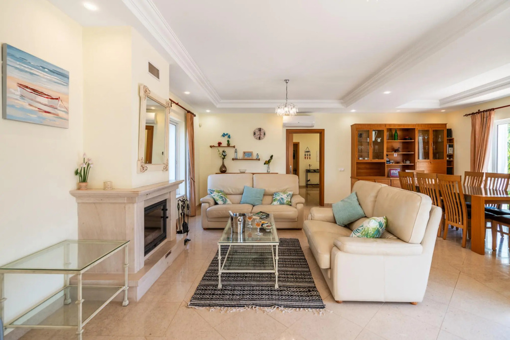 The Captivating Portimão Villa by Ideal Homes