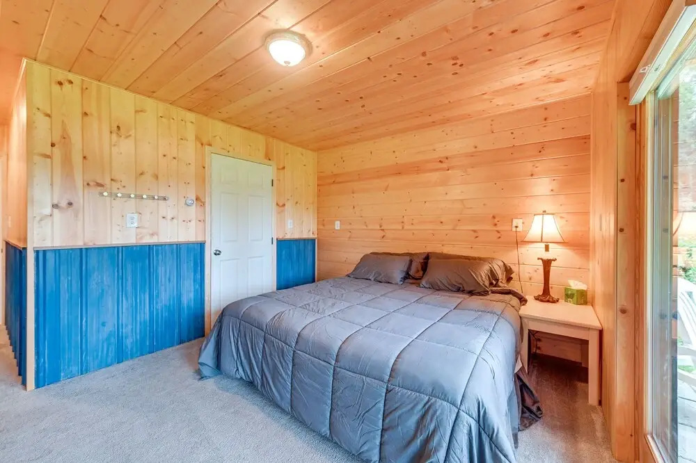 Spacious Soldotna Home w/ Mackey Lake Views