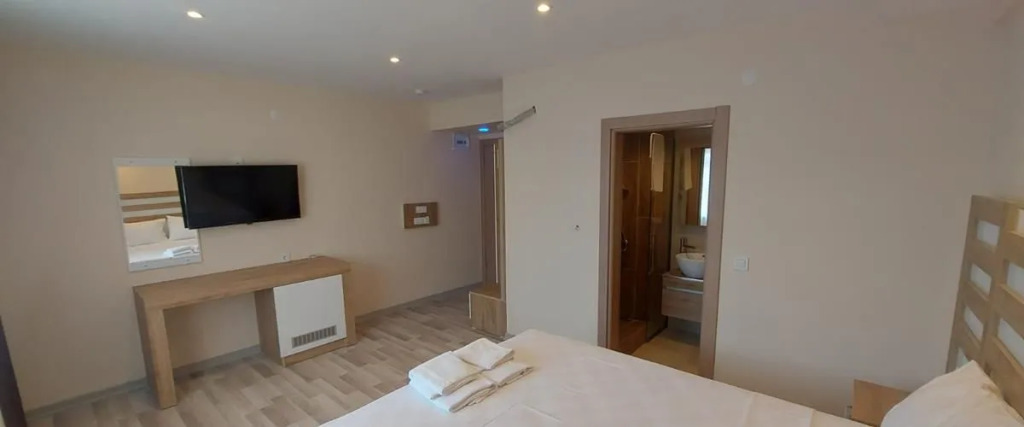 Seventy Four Hotel