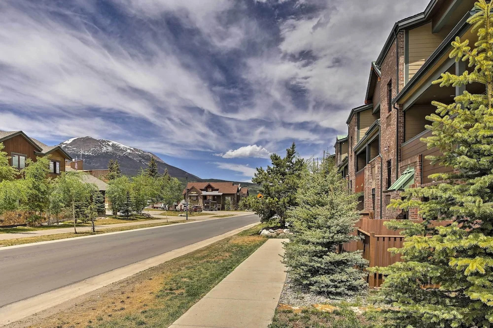 Elegant Frisco Condo w/ Private Hot Tub & Views!