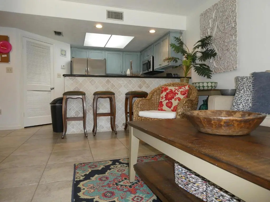 Beachside Bungalow: Surfside I #104