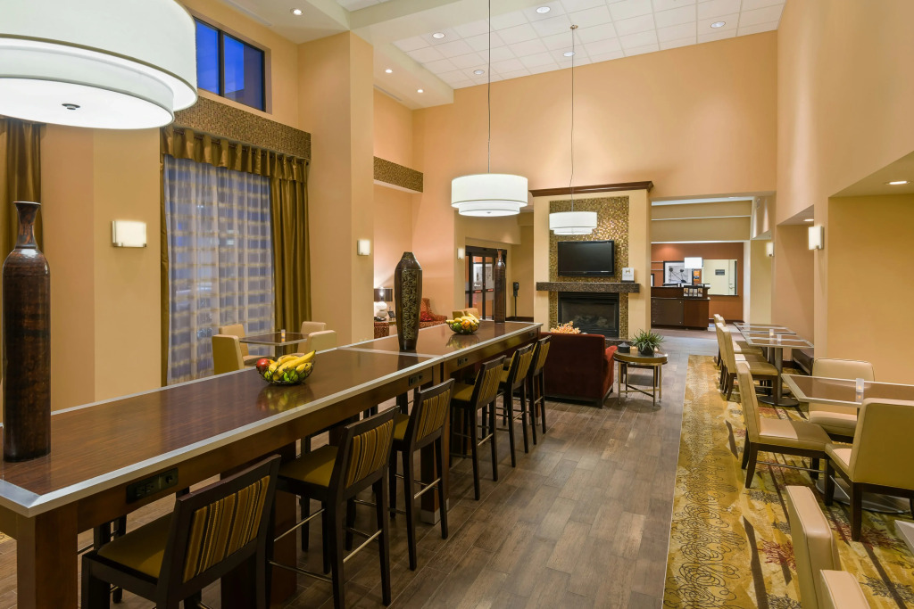 Hampton Inn and Suites Peoria at Grand Prairie