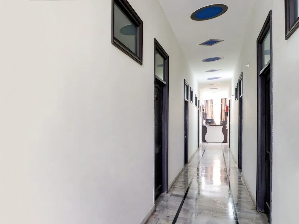 Oyo 45903 Royal Guest House