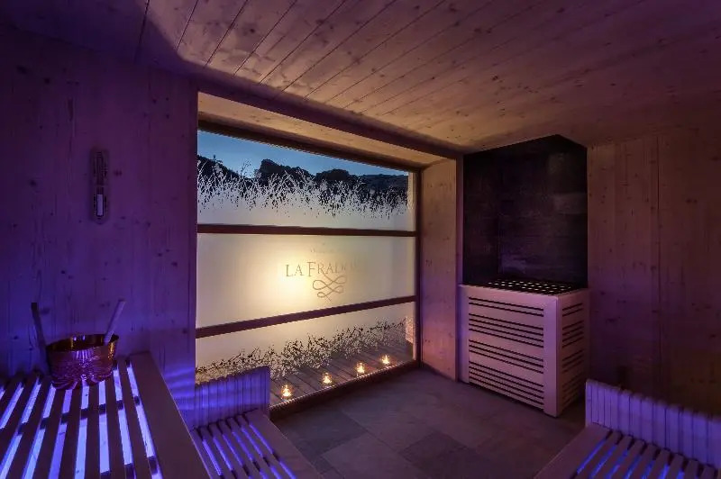 Hotel La Fradora - Dolomites Hotel