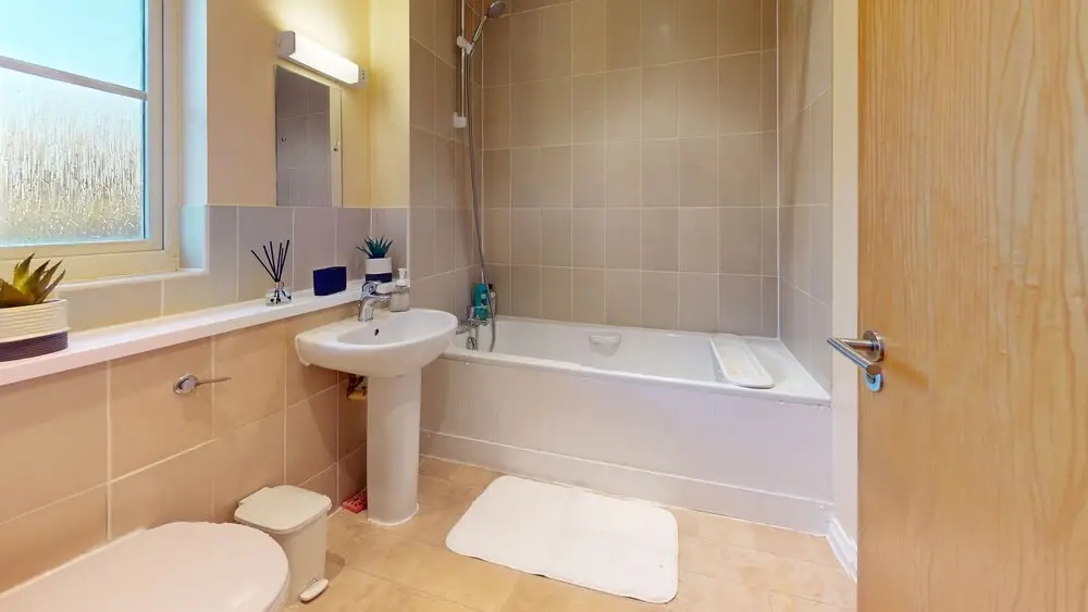 Impeccable 4-bed House in London