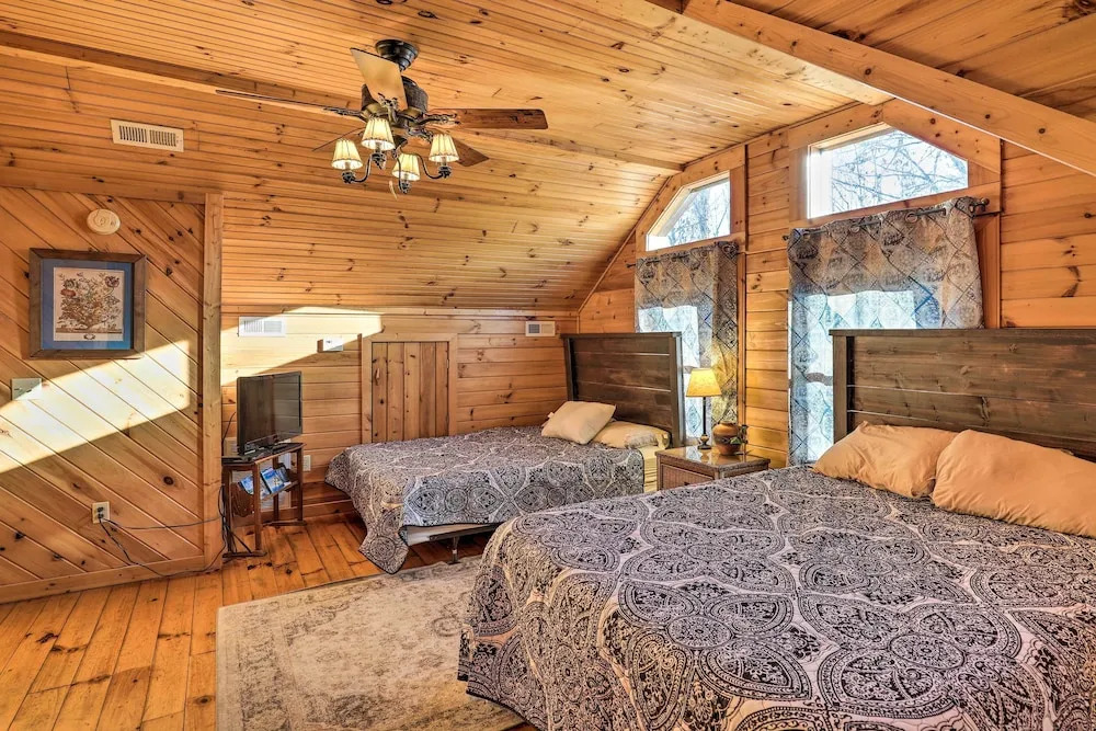 Bryson City Cabin w/ Private Hot Tub & Game Room