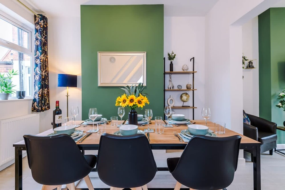 Stunning 3-bed House Amazing Location Sleeps 5