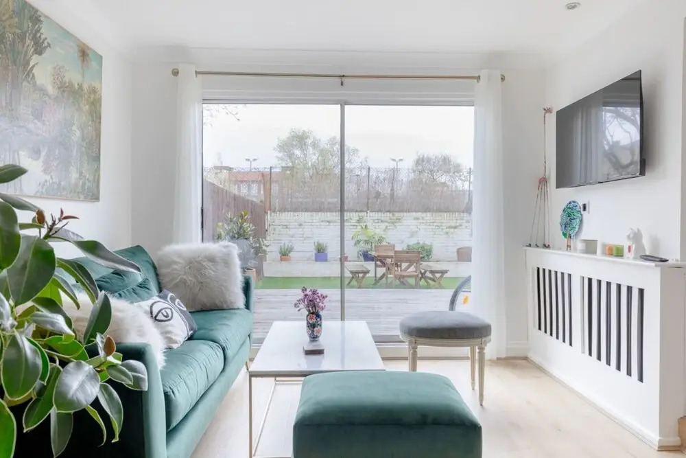Scandi-style 2BD Maisonette W/garden Brick Lane!