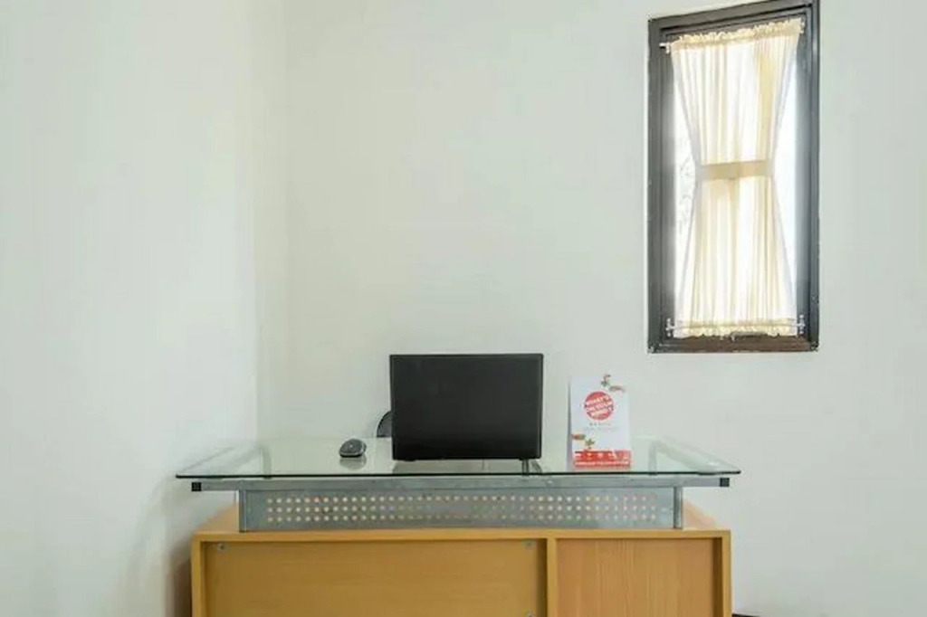 OYO 1460 Anyelir Residence