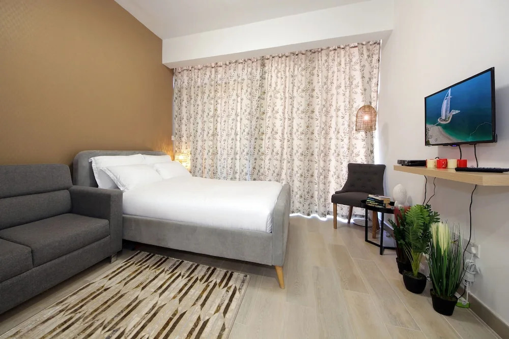 Chic & Cozy Studio Stay - Bloom Towers, JVC Dubai