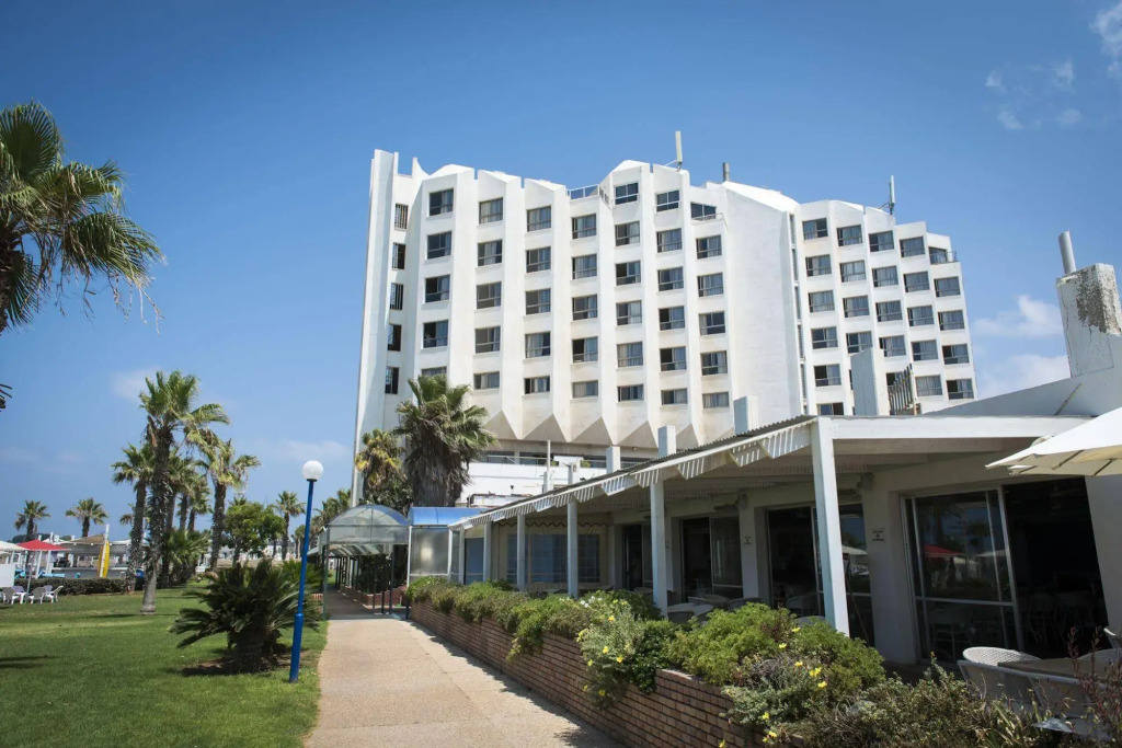 Rimonim Palm Beach Acre