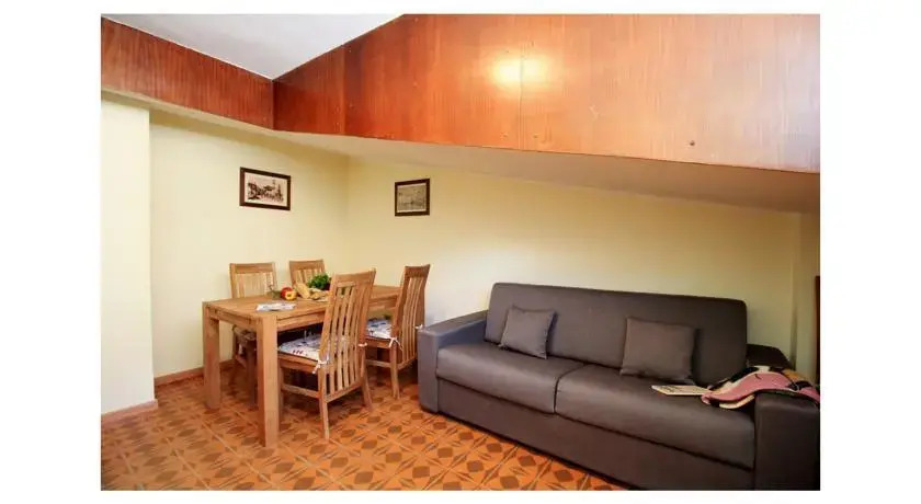 House Touring 10