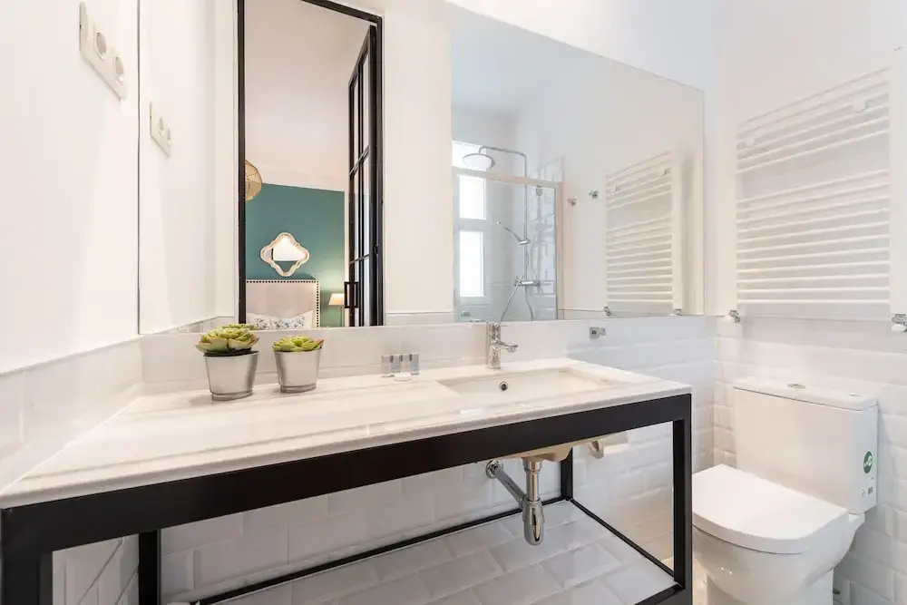 4pax. With 2 Bds. & 2 Bathrooms Next to Atocha Train Station